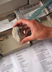 Doktorand Peter Balthasar vom Bereich für Ur-und Frühgeschichte der Universität Jena erforscht steinzeitliche Fundstellen in Westfalen, aufgenommen in Jena am 19.05.2015. Foto: Anne Günther/FSU